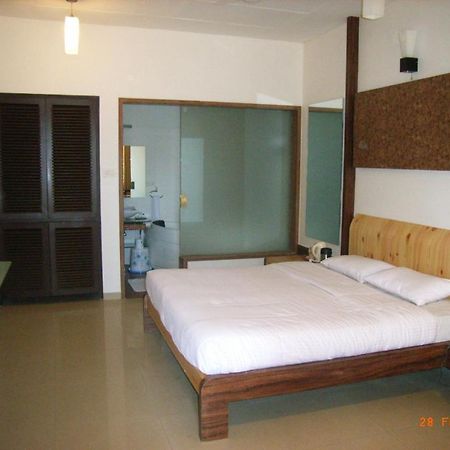 Biji'S Hill Retreat Hotel โลนาวาลา ภายนอก รูปภาพ