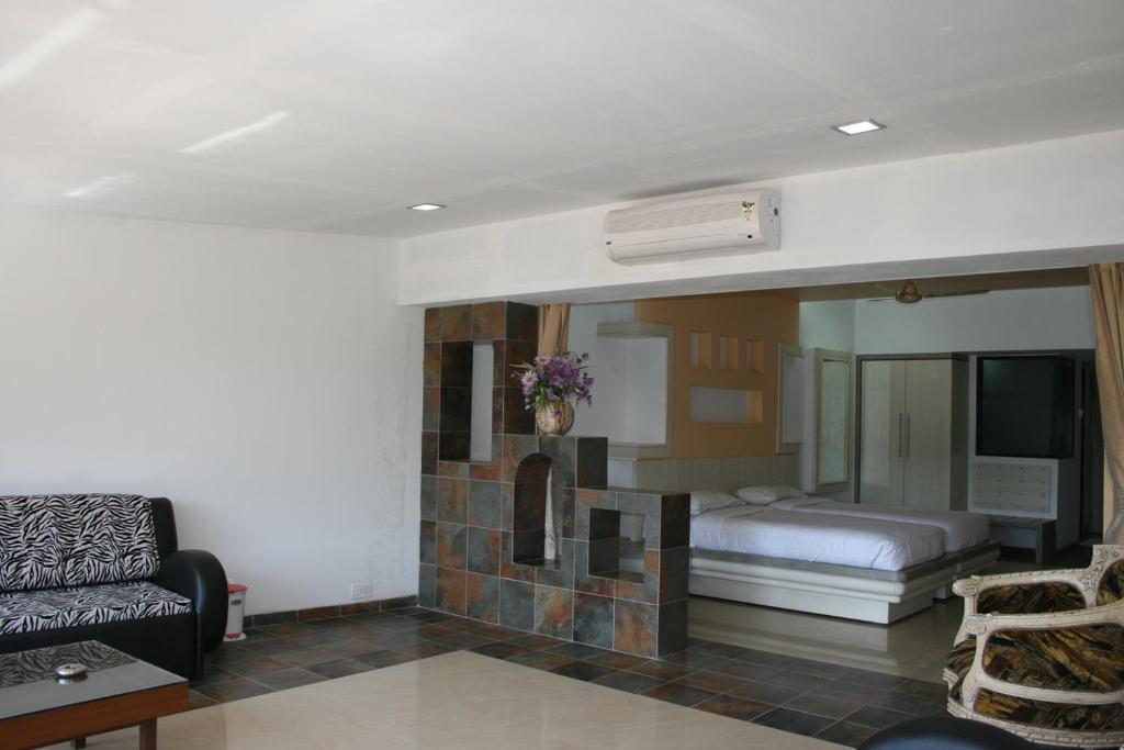 Biji'S Hill Retreat Hotel โลนาวาลา ภายนอก รูปภาพ