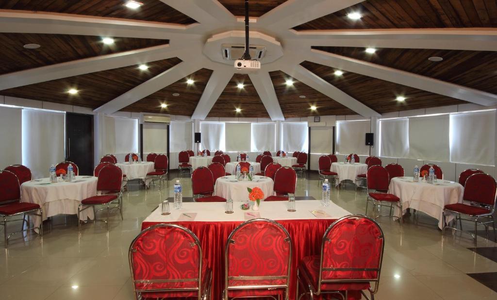 Biji'S Hill Retreat Hotel โลนาวาลา ภายนอก รูปภาพ