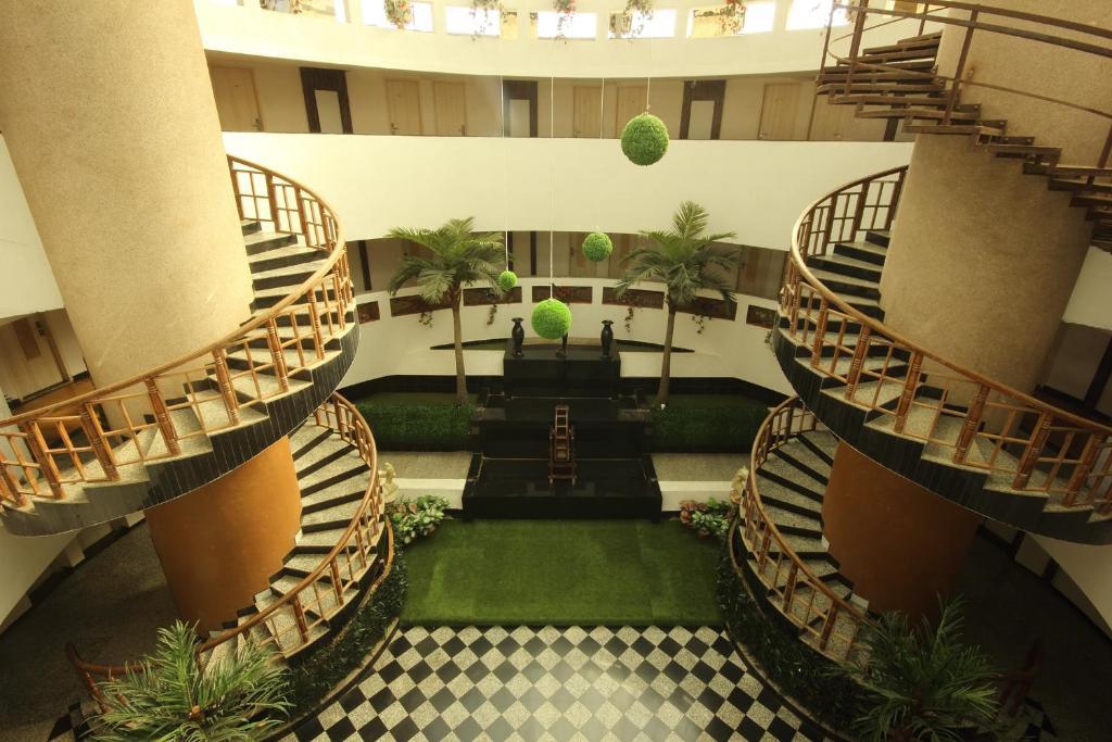 Biji'S Hill Retreat Hotel โลนาวาลา ภายนอก รูปภาพ