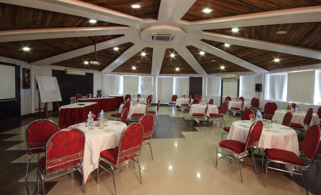 Biji'S Hill Retreat Hotel โลนาวาลา ภายนอก รูปภาพ