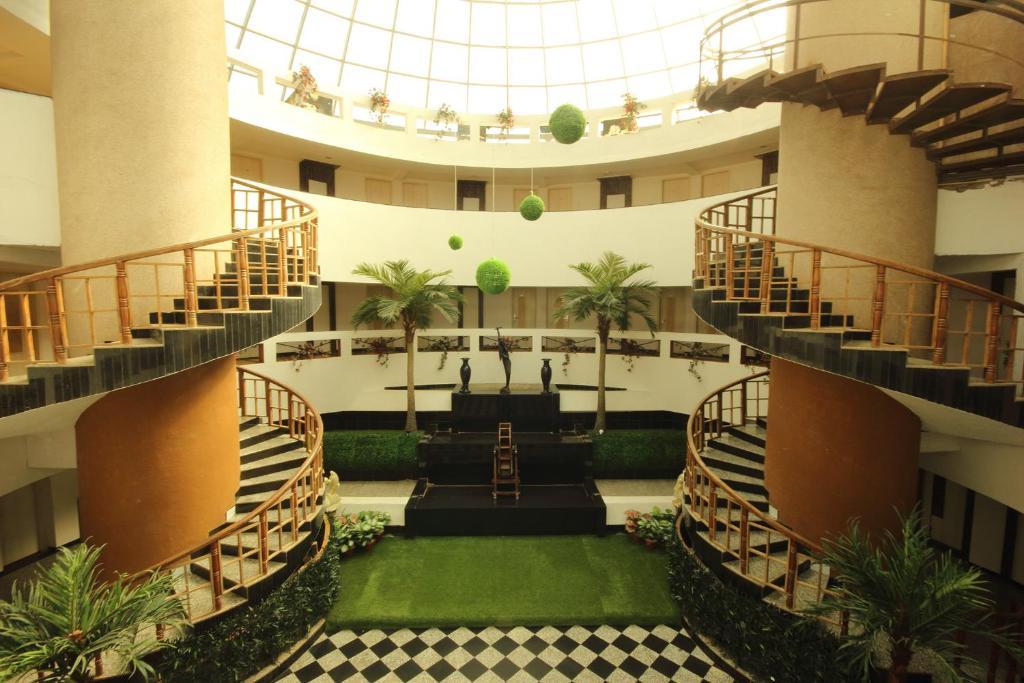 Biji'S Hill Retreat Hotel โลนาวาลา ภายนอก รูปภาพ
