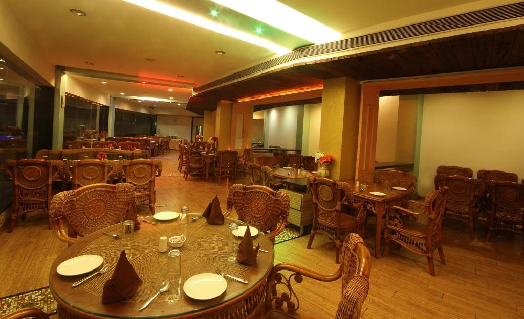 Biji'S Hill Retreat Hotel โลนาวาลา ภายนอก รูปภาพ