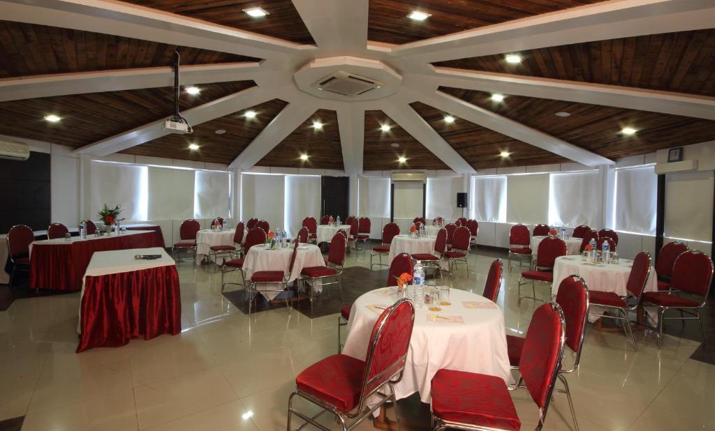 Biji'S Hill Retreat Hotel โลนาวาลา ภายนอก รูปภาพ