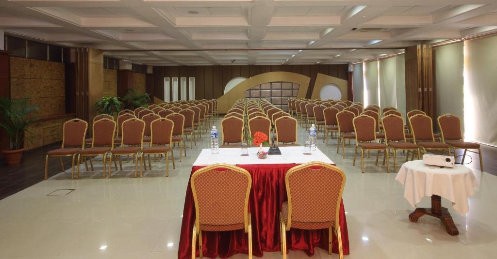 Biji'S Hill Retreat Hotel โลนาวาลา ภายนอก รูปภาพ